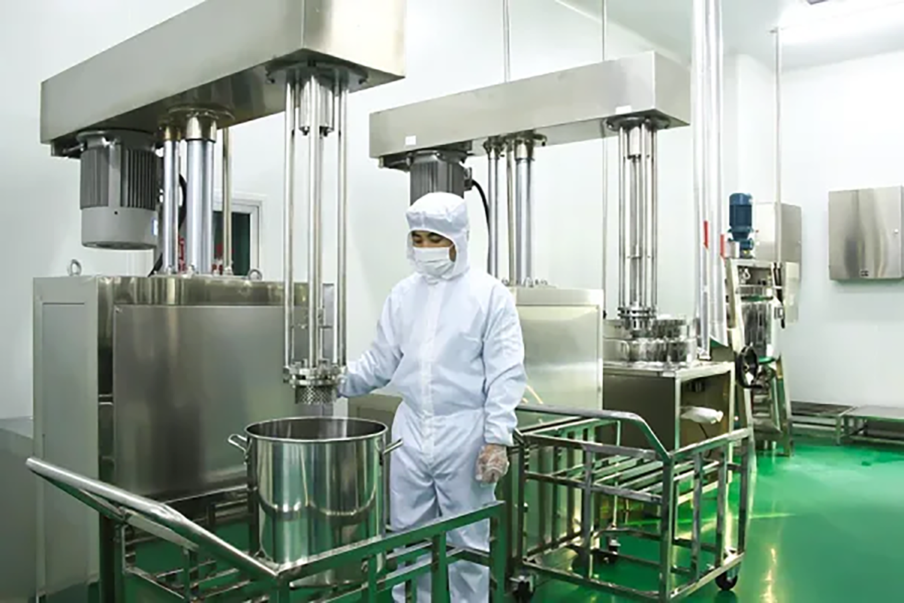 Manufacture-in-a-dust-free-automated-workshop-600×400